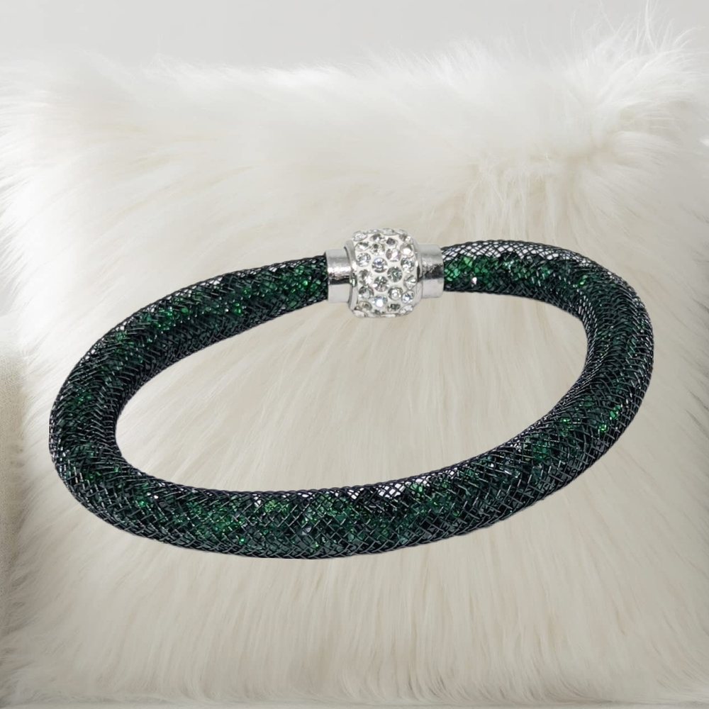 👣4/$20.  Green & Silver Bracelet with Magnetic Closure
